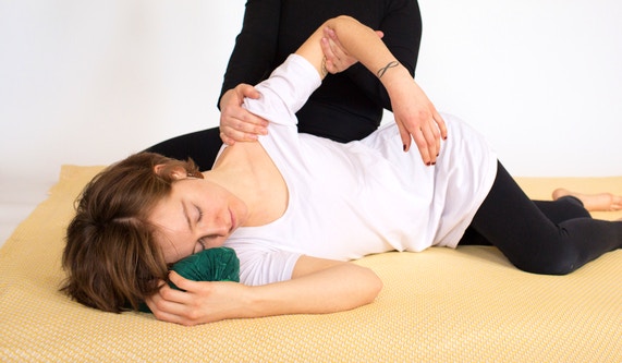 Shiatsu massage for anxiety and stress demonstration